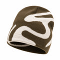 Gorro de punto elástico marrón y blanco con diseño abstracto