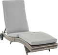 Outsunny Tumbona de Jardín Reclinable en Ratán con Ruedas, Respaldo Ajustable y Cojín Removible, 5 Posiciones, 207x70x70 cm, Gris